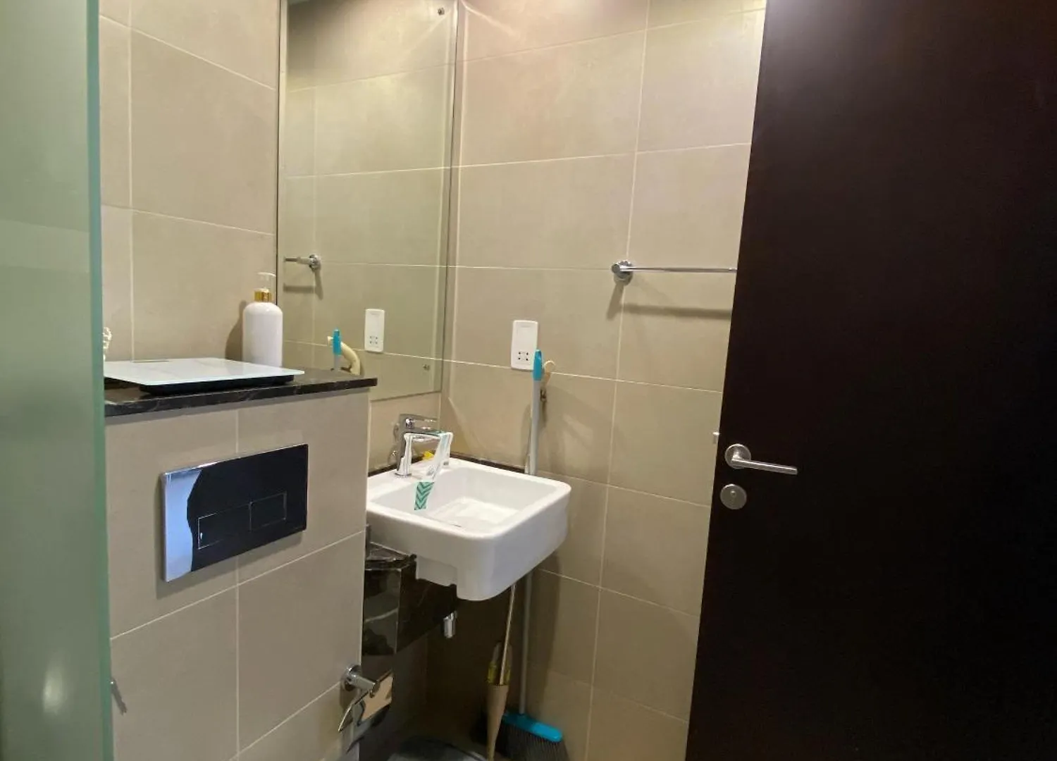 Studio Apartment I 15 Min To International Airport Dubai