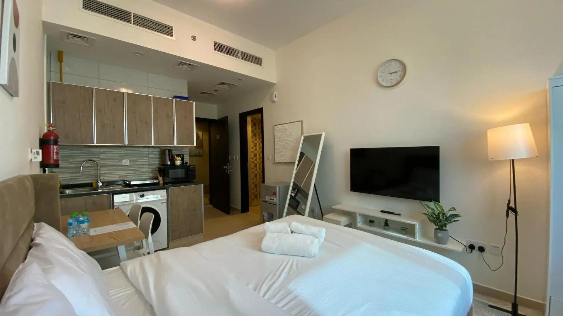 Studio Apartment I 15 Min To International Airport Dubai