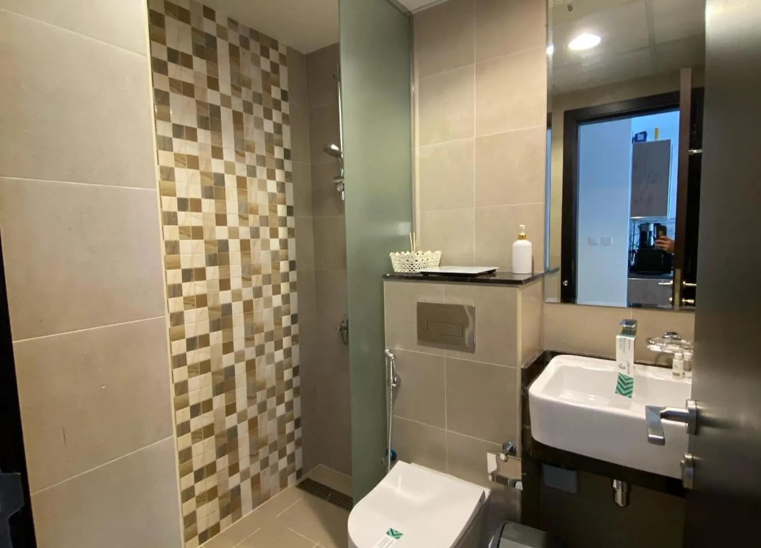 Studio Apartment I 15 Min To International Airport Dubai