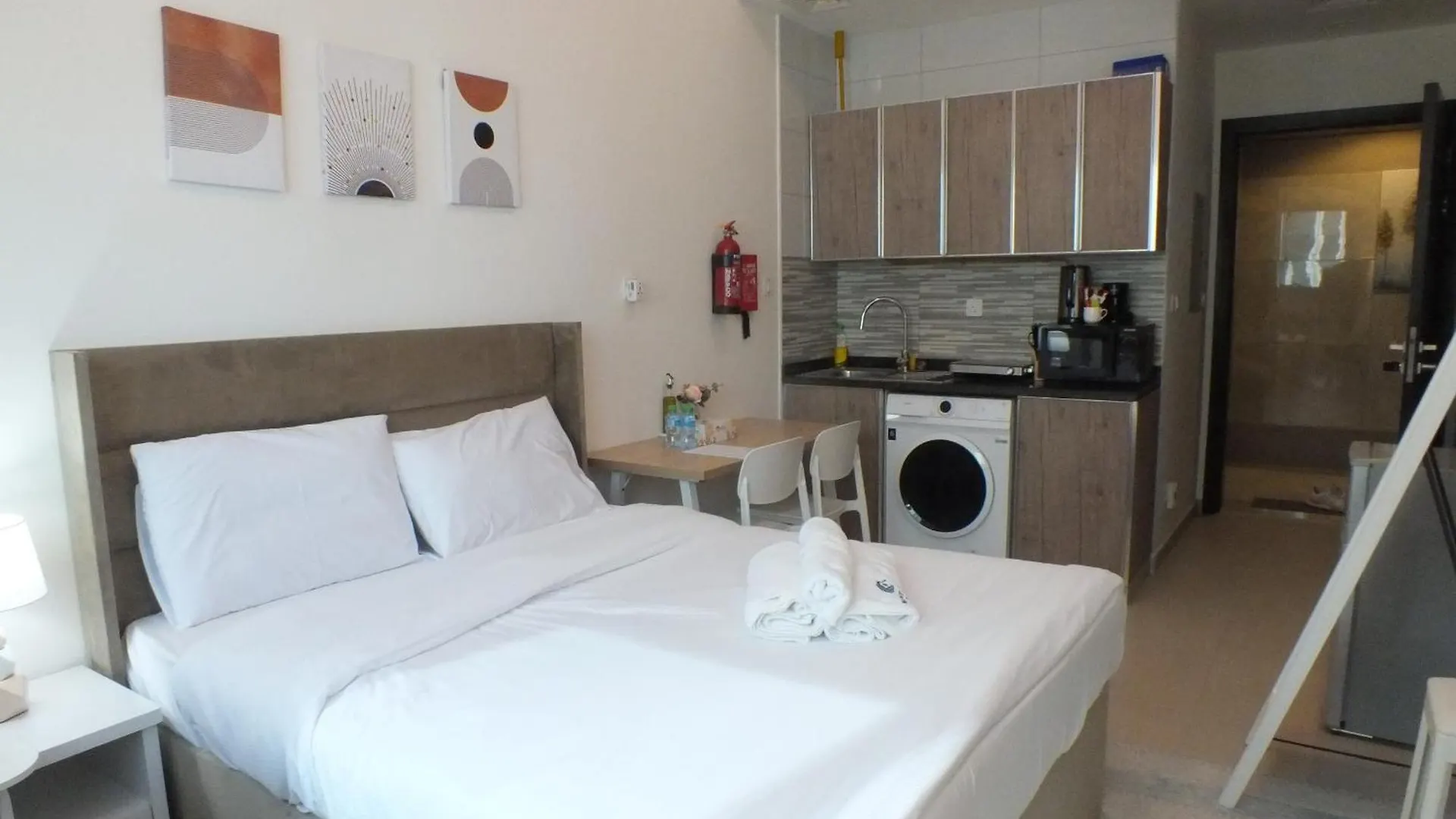 Studio Apartment I 15 Min To International Airport Dubaj